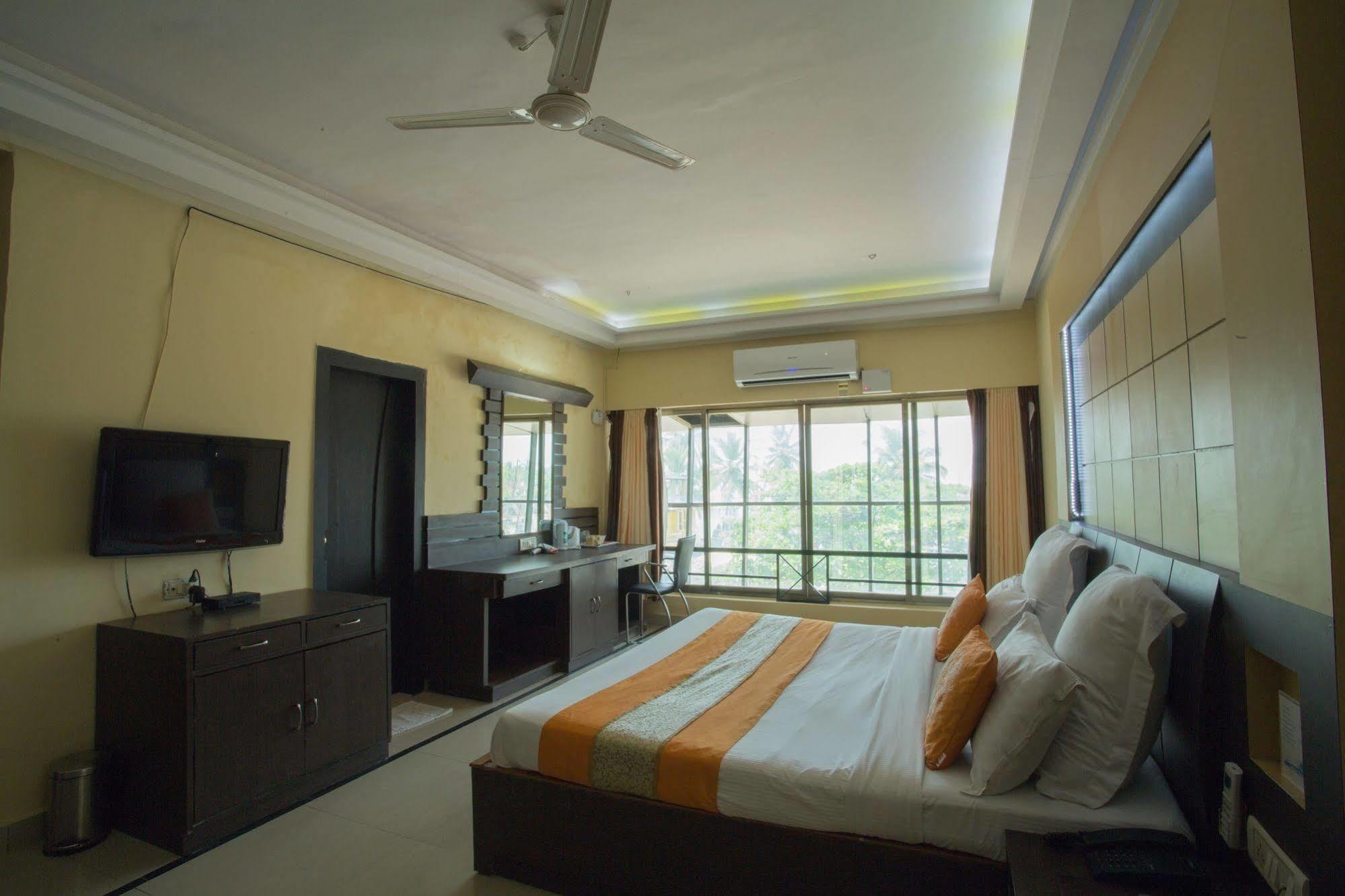 Silver Sands Beach Resort Colva Exteriör bild